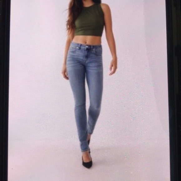 True Religion Denim - True Religion Mid rise skinny w32 Stella medium wash no flap NWT